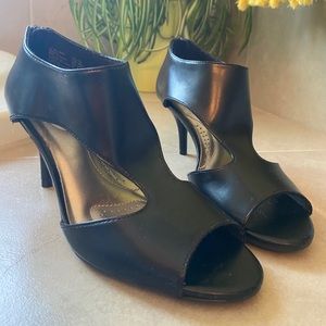 Size 7.5 Ladies heels